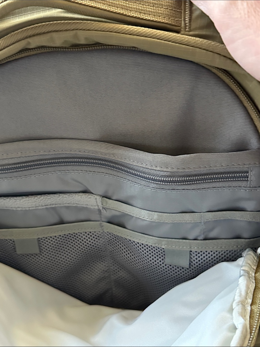 The North Face Men’s Borealis Backpack. Cedar/Lava Red. NWT’s. - Picture 8 of 14